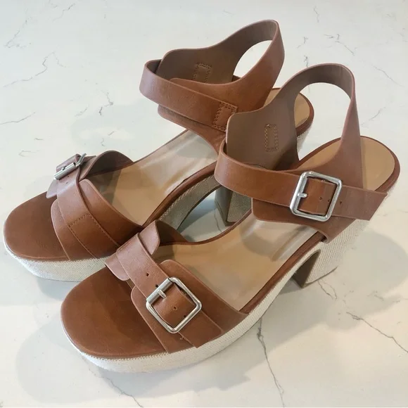 NWOT! Adorable Block Heels (Size 10) - Picture 3 of 6